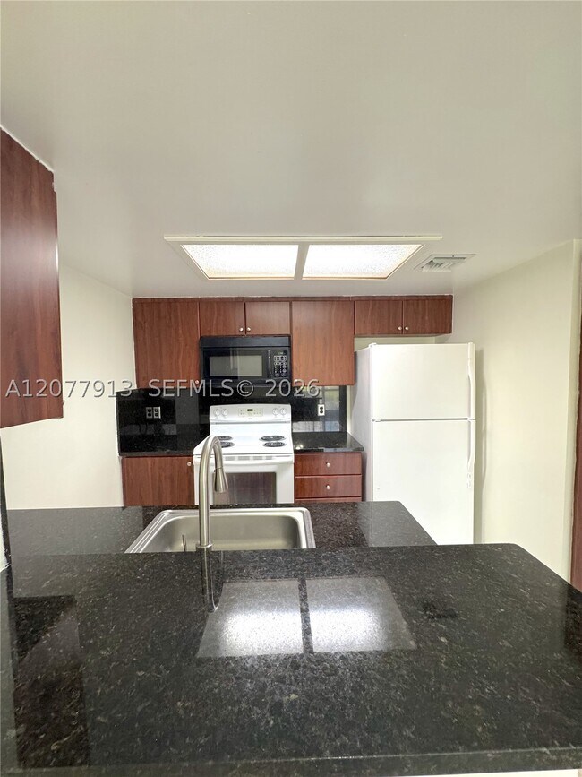 Building Photo - 3252 Coral Lake Dr