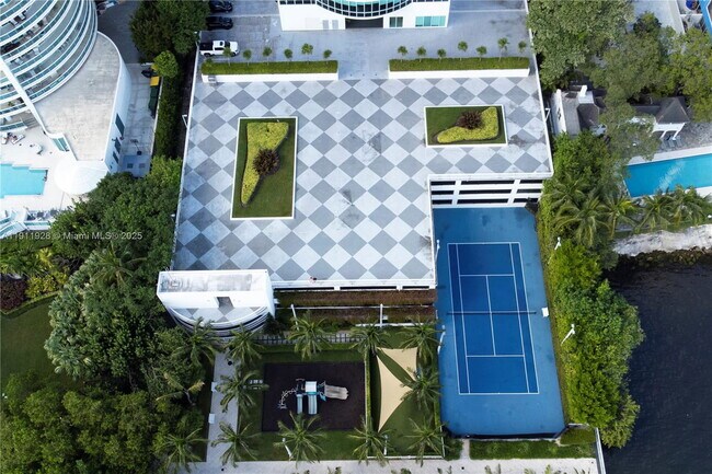 Building Photo - 2101 Brickell Ave