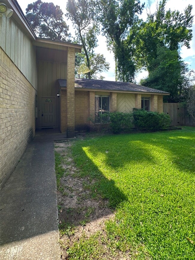 Building Photo - 26403 Hunters Hollow Dr