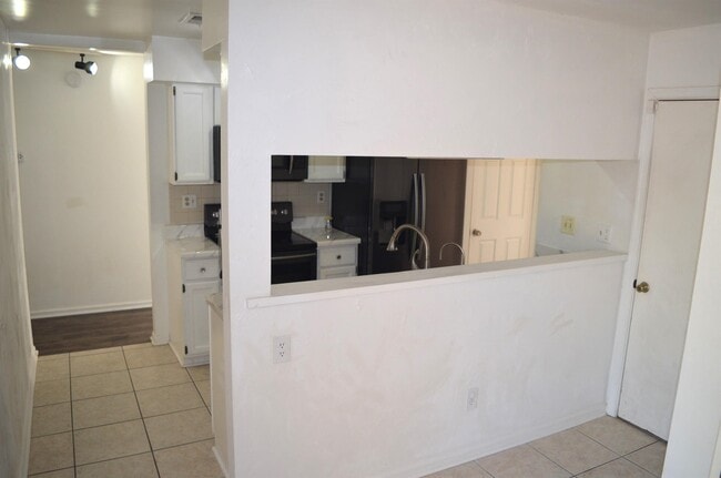 Building Photo - 1504 Glenmont Ct
