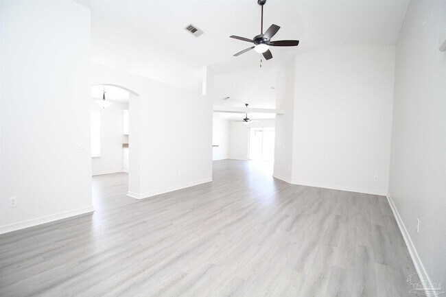 Building Photo - 5865 Dandelion Ln