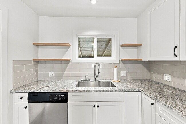 Building Photo - 3/1 Charmer in the Garden Tract - Dog Friendly