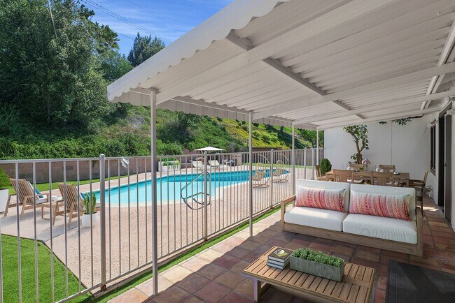 Building Photo - COMPLETELY UPDATED CALABASAS HOME!