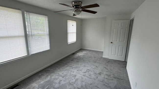 Building Photo - Good Value 3 BR / 1.5 Bath Glen Allen Townhome with Fenced Yard