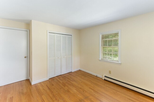 Building Photo - 49 Bramblebush Dr