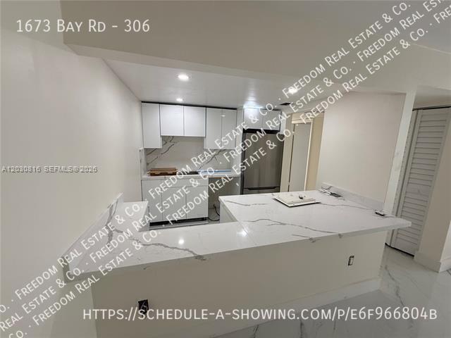 Building Photo - 1673 Bay Rd