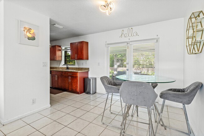 Building Photo - 3135 S Seacrest Blvd