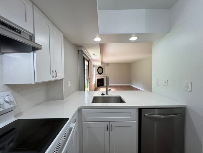 Building Photo - 225 Briarcrest