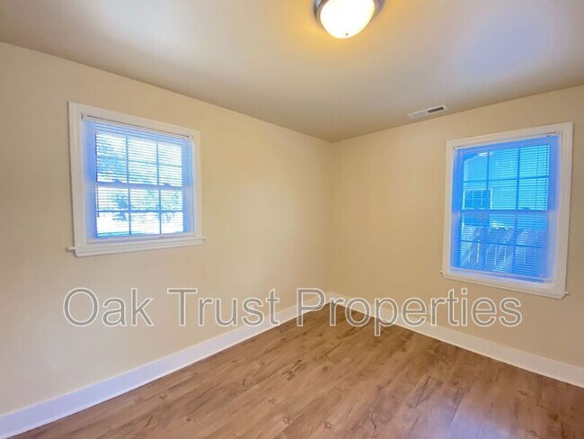 Building Photo - 1227 Mathis Ferry Rd