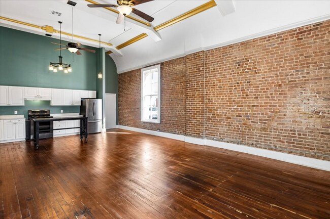 Building Photo - 2111 Postoffice St