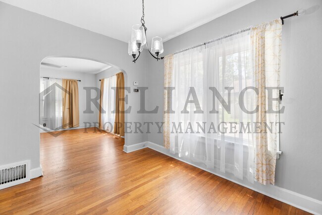 Building Photo - 601 N Pershing St