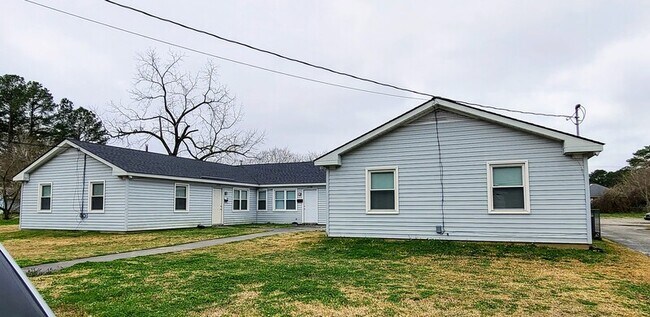 Building Photo - 1326 Maple St