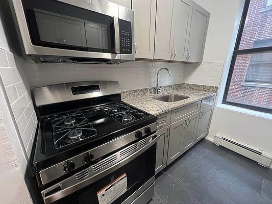 Building Photo - 2 bedroom in BRONX NY 10452