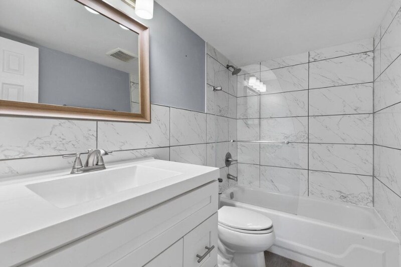 Building Photo - 8406 W Sample Rd