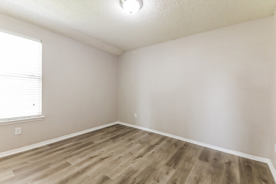 Building Photo - 1108 Cumberland Dr