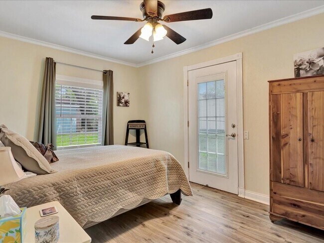 Building Photo - 683 Water View Dr