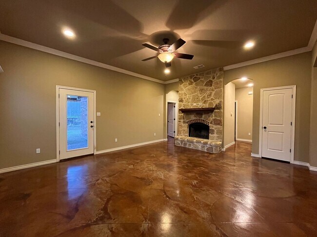 Building Photo - 3 Bedroom Single Family Home