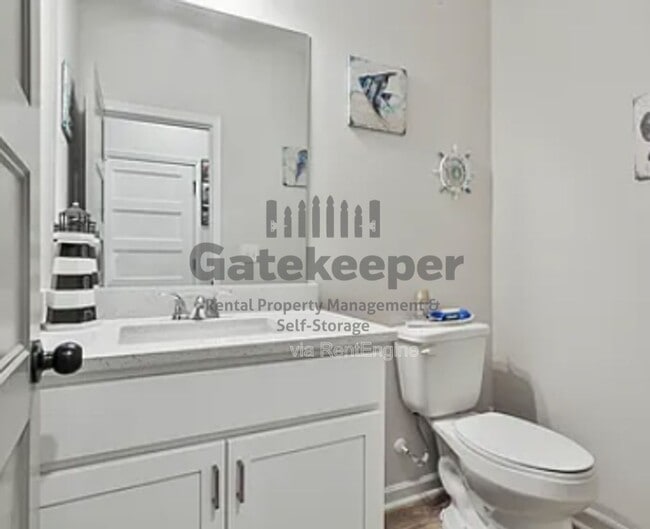 Building Photo - 205 Valley View Dr