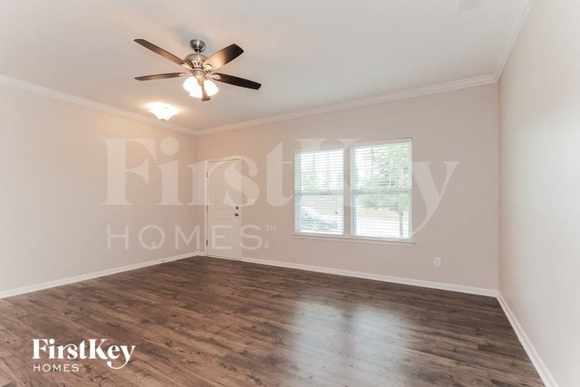 Building Photo - 3815 Streamside Dr