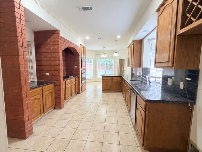 Building Photo - 3306 Vista Lake Dr