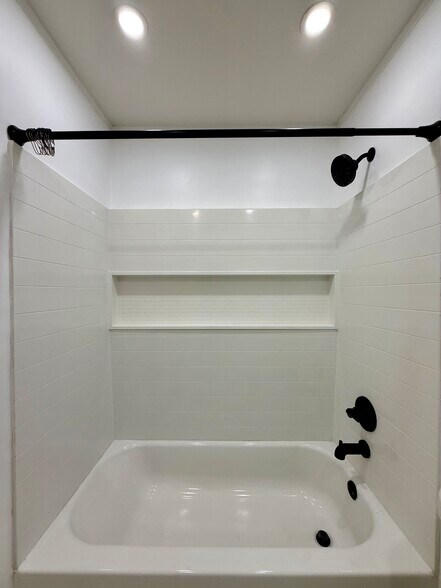 Building Photo - 622 Northview Ave