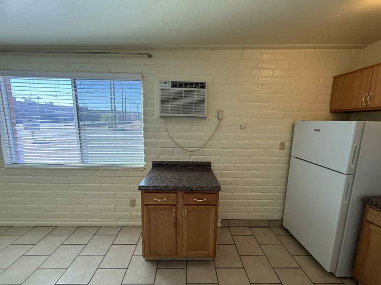 Building Photo - 5433 E 30th St