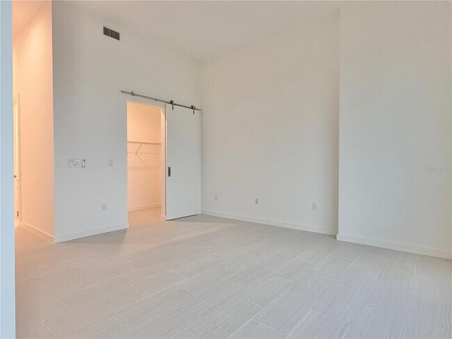 Building Photo - 920 N Osceola Ave