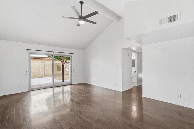 Building Photo - 715 W Boxelder Pl