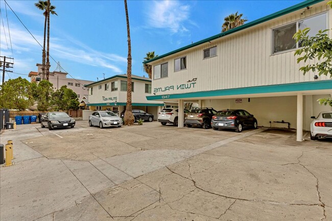 Building Photo - 1347 N Las Palmas Ave