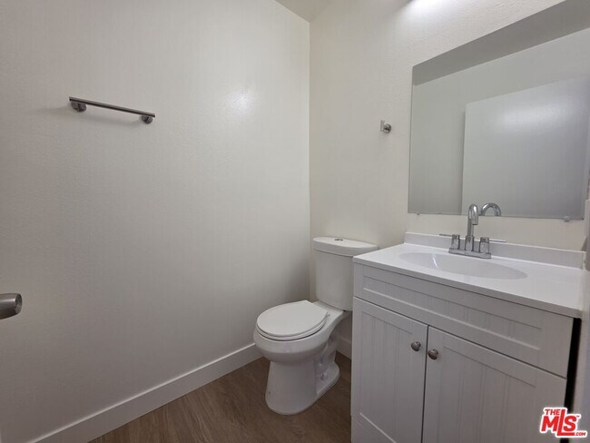 Building Photo - 1421 Greenfield Ave