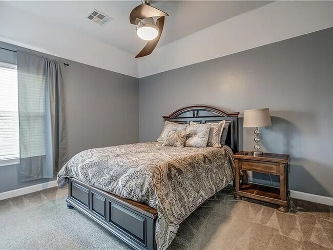 Building Photo - Beautiful 4bed/2.5bath Home Available in Mustang, OK