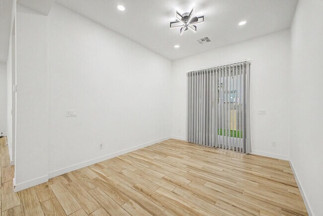 Building Photo - 1277 E Tonto Dr