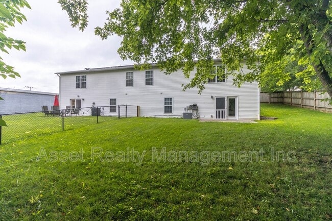 Building Photo - 913 Foch St