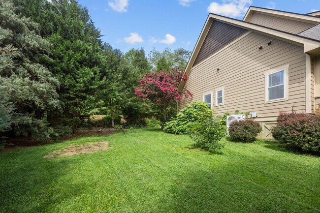 Building Photo - Spacious 3-Bedroom Home with Bonus Room & ...