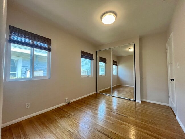 Building Photo - VISTA DEL ORO  3 BEDROOM HOUSE