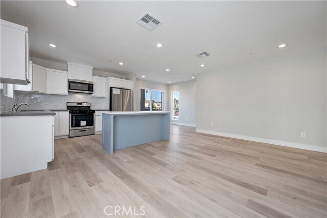 Building Photo - 2727 S La Brea Ave