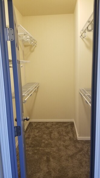 Building Photo - 1412 W Lakeside Dr