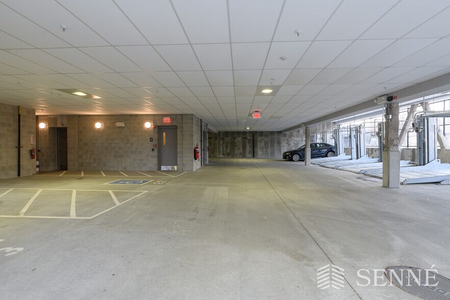 Building Photo - 2 W 6th St