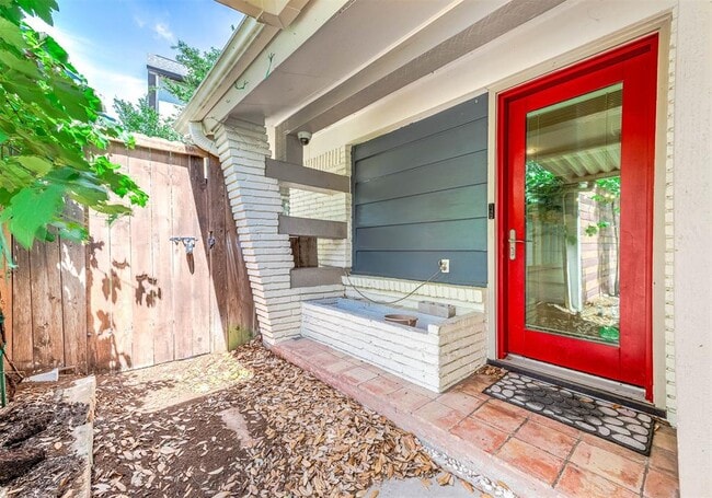 Building Photo - 6825 Bellgreen Dr