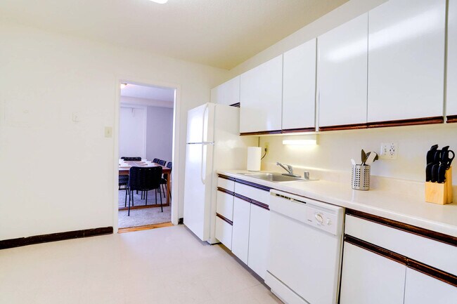 Building Photo - 2111 Richmond Hwy