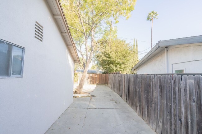 Building Photo - Single Story 4 Bedroom Home for Rent in Wo...