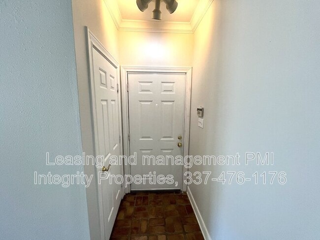 Building Photo - 710 E Boyd Dr