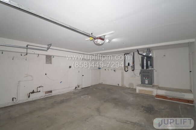 Building Photo - MOVE IN SPECIAL!! Beautiful Spring Valley ...