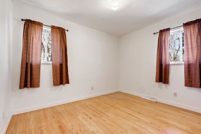 Building Photo - Updated 4 Bedroom Home in South College Heights