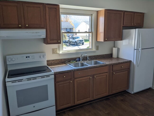 Building Photo - 258 Miller Dr
