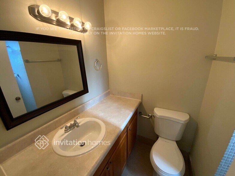 Building Photo - 3857 Bluebell St