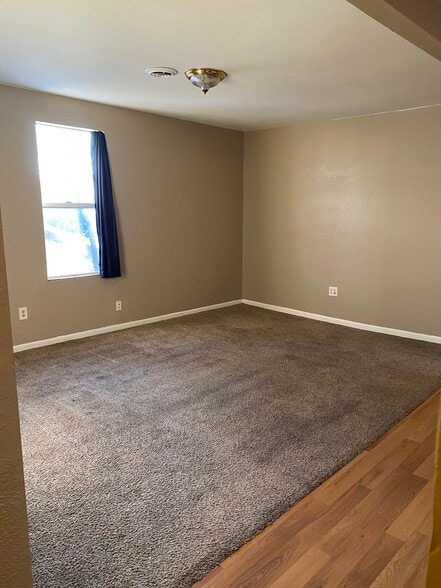 Building Photo - 3006 Emerson Avenue N #2