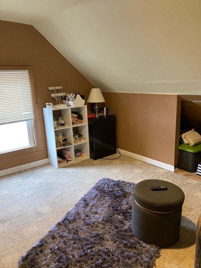 Building Photo - 3+ Bedroom / 2 Bath Single Family Home Ava...