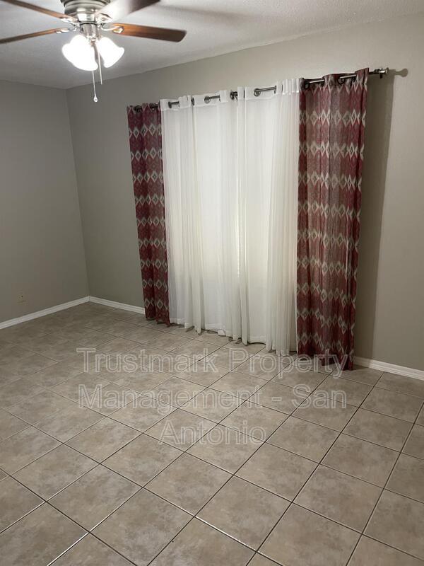 Building Photo - 8335 Bent Meadow Dr