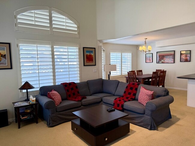 Building Photo - Townhouse within Walking Distance of Downtown Sugarhouse